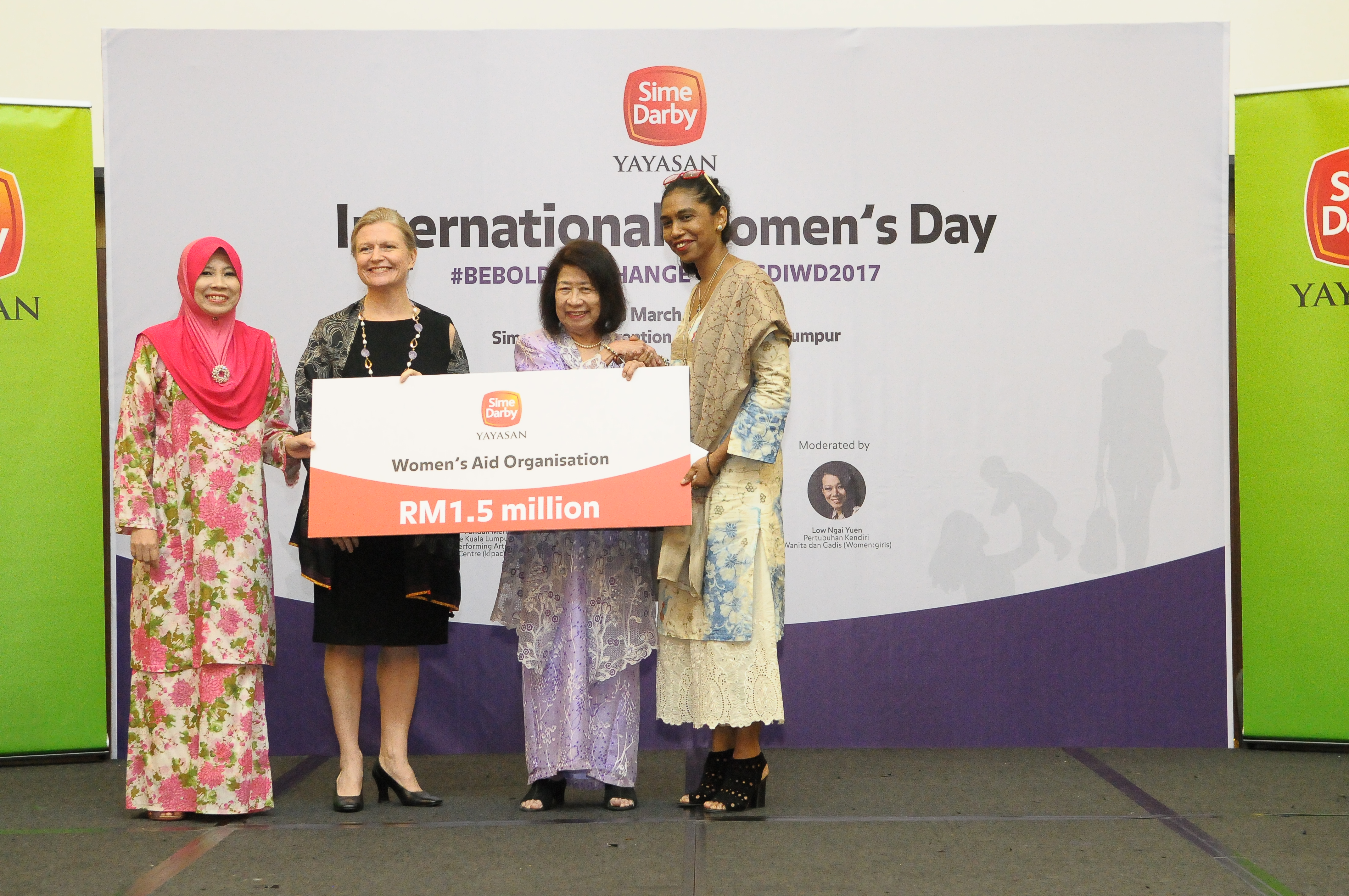 YSD Chief Executive Officer Puan Hajjah Yatela Zainal Abidin, YSD Governing Council Member Ms Caroline Christine Russell and YSD Governing Council Member YBhg. Datin Paduka Zaitoon Dato’ Othman hands over a mock cheque signifying YSD’s continued support of RM1.5 million to Women’s Aid Organisation (WAO) Executive Director Ms Sumitra Visvanathan. YSD’s support to WAO is for three years until December 2019.